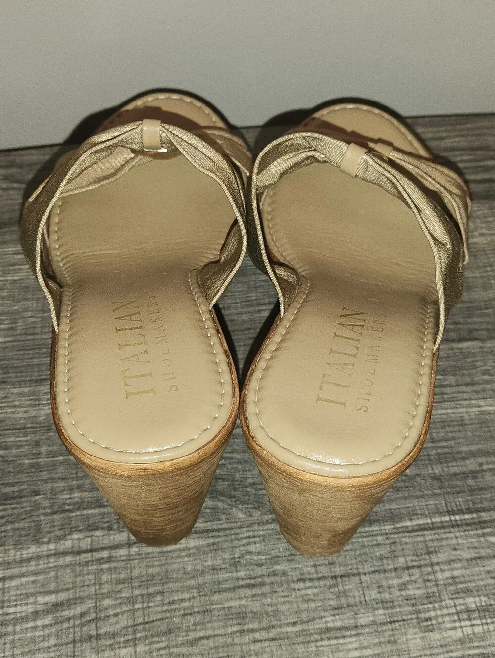 Italian Shoemakers Women's Biege & Gold Wedge Sandals Size 7.5